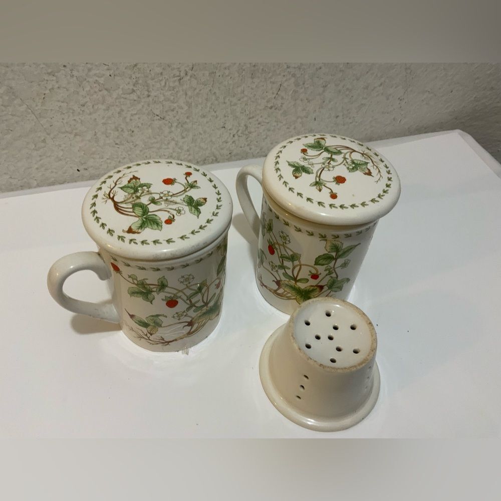 2 Sherwood Brands Tea Mug And Lid Strawberry with Strainer  G12
